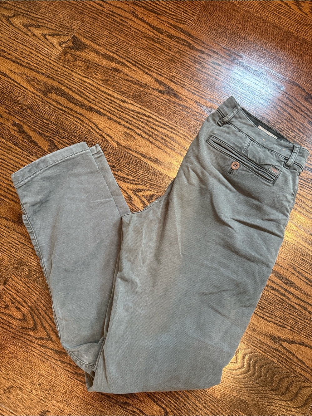 Faherty Men’s Coastline Chino in elm-olive. Size 31x32. LIKE NEW!